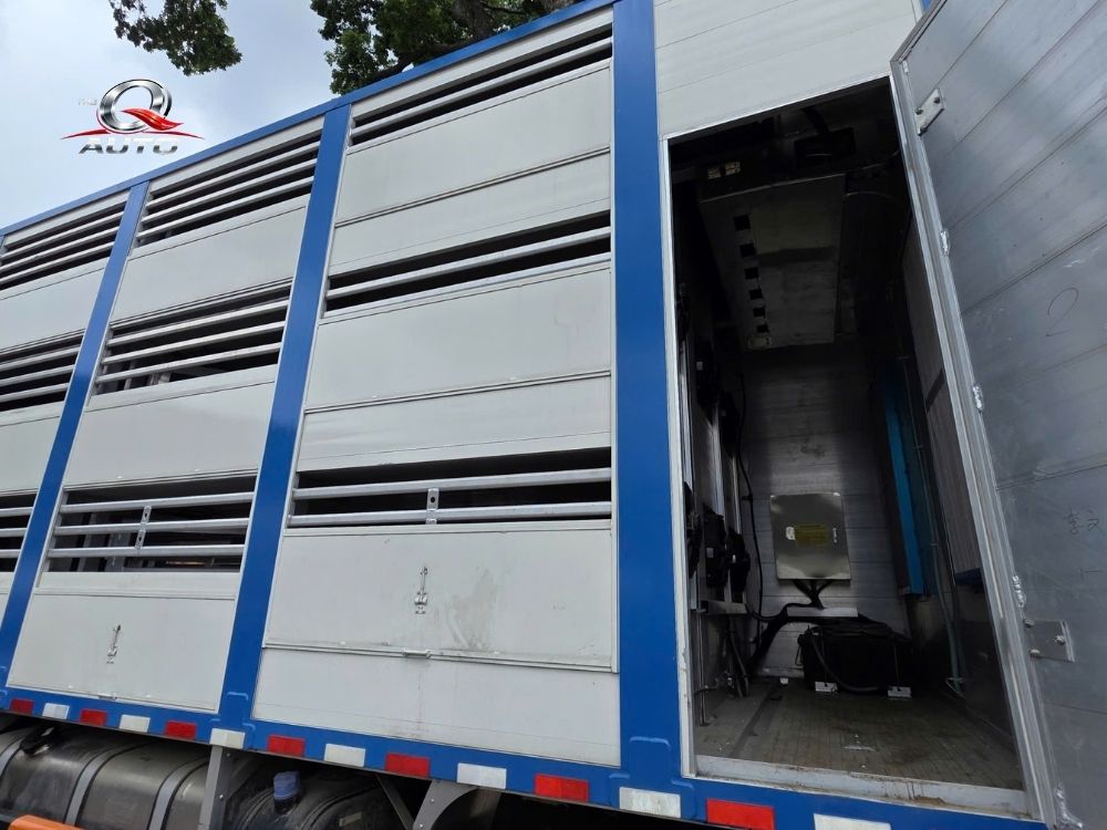 Xe Chở Heo Giống ChengLong H7 400HP